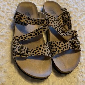 Cliffs by White Mountain sandals
